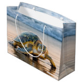 カメ歩くオンウェットビーチ砂 ラージペーパーバッグ (裏面アングル)