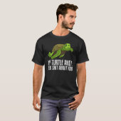 カメ男性への女性ウミガメ陸水動物 Tシャツ (正面フル)