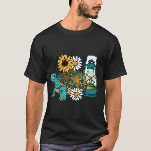 カメ キャンプ ランタン ギフト Tシャツ (正面)