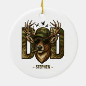 カモフクールラージパパ – サングラス付き鹿 セラミックオーナメント (裏面)