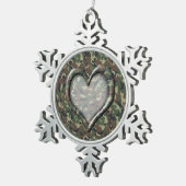 カモフラージウッドランドフォレストハートオン迷彩柄 スノーフレークピューターオーナメント (右)