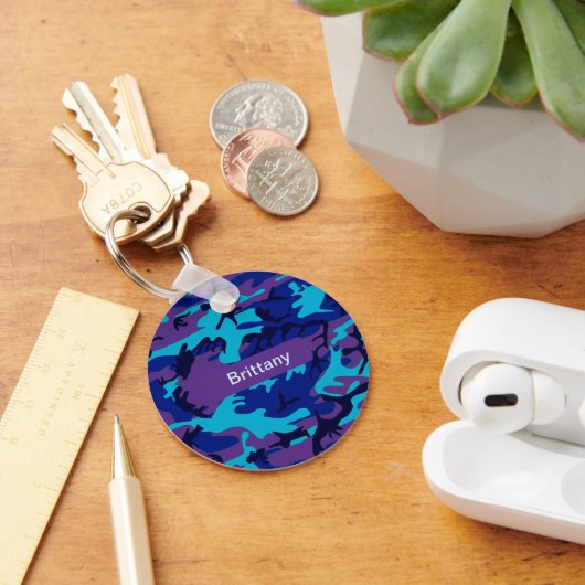 カモフラージダークブルー&パープルパターン名前の追加 キーホルダー (デスク)