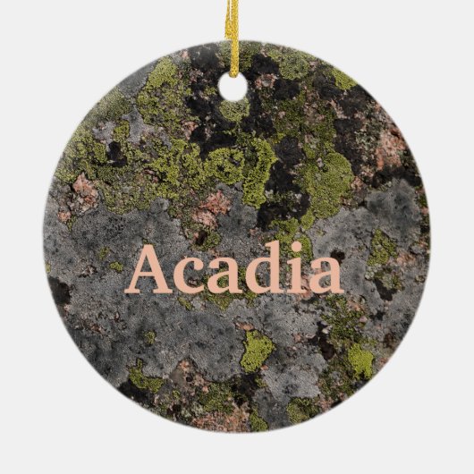 カモフラージピンク。花崗岩アカディアMaineクリスマス セラミックオーナメント (裏面)