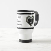 カモフラージュキスをするハート上のカップルのシルエット トラベルマグ (正面右)