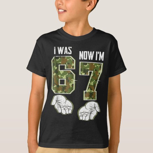 カモフラージュ 7歳の誕生日 僕は6歳、今は7歳 67 面白い Tシャツ (正面)