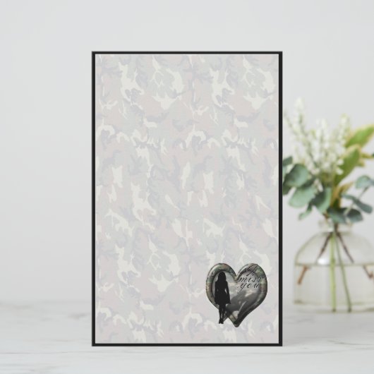 カモフラージ恋しく思ハート – 女性の男性(文字付き) 便箋 (スタンド正面)