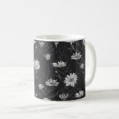 カモミレ葉とチョウの花芽と コーヒーマグカップ (正面右)