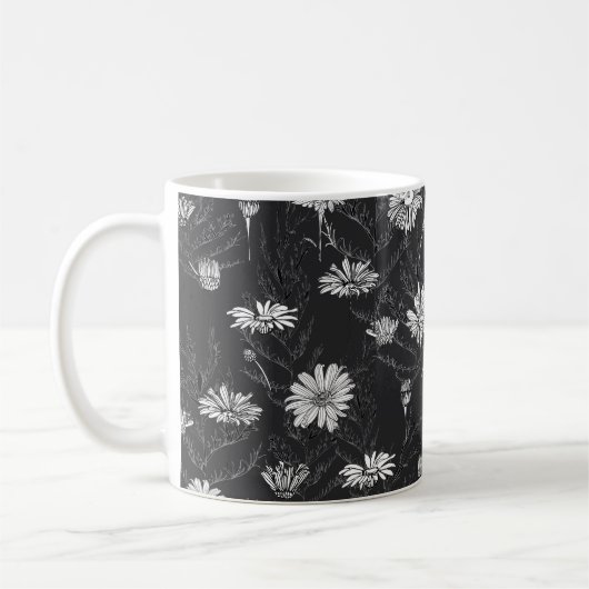 カモミレ葉とチョウの花芽と コーヒーマグカップ (左)