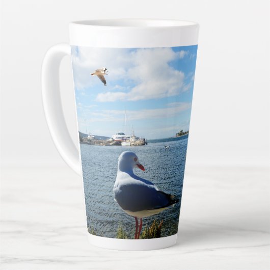 カモメとボートと海 カフェラテマグ (左アングル)