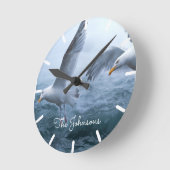 カモメの海面飛行 ラウンド壁時計 (傾斜)