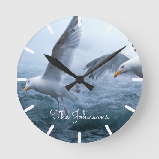 カモメの海面飛行 ラウンド壁時計 (正面)