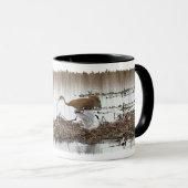 カモメを追跡するSandhillクレーン マグカップ (正面右)