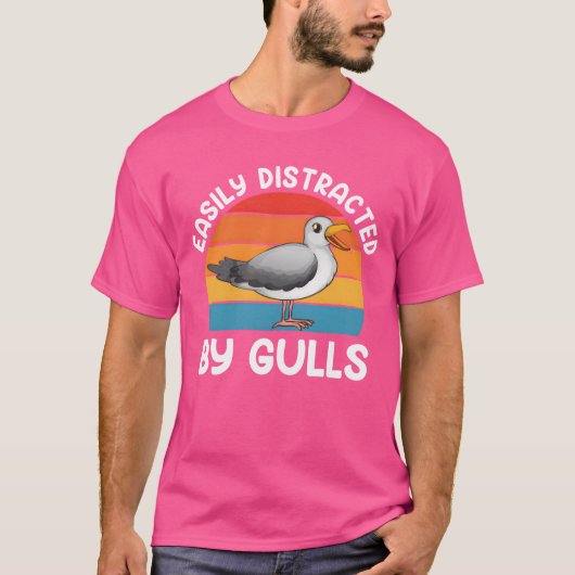 カモメ愛好家のためのデザイン カモメに簡単に気を取られる Tシャツ (正面)