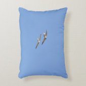 カモメ飛んでいるイ高 –  アクセントクッション (正面(垂直))