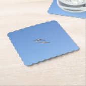 カモメ飛んでいるイ高 –  ペーパーコースター (アングル)