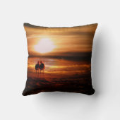 カモメ – 夕焼け時のロブバード クッション (裏面)