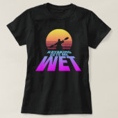 カヤックが濡れる(Synthwave) Tシャツ (デザイン正面)