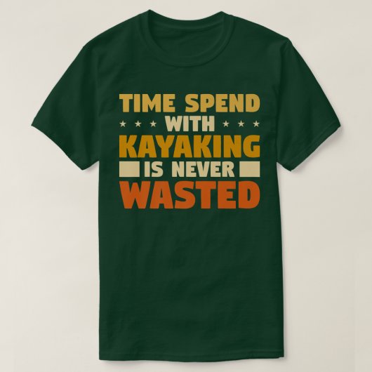 カヤックで過ごす時間は決して無駄ではない Tシャツ (デザイン正面)