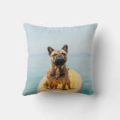 カヤックの上にフランスの立っている大人の茶色のブルドッグ クッション (裏面)