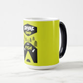 カヤックの魚とキャンプ魚釣り旅行の贈り物 モーフィングマグカップ (正面右)