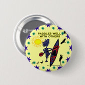 カヤックは他とIIをよく漕ぎます 缶バッジ (正面&裏面)