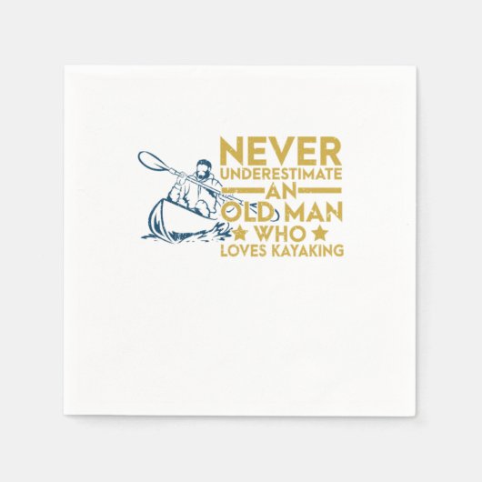 カヤックを愛する老人を決して過小評価しない スタンダードカクテルナプキン (正面)