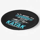 カヤックを持つ老人 ペーパープレート (アングル)