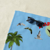 カヤックを漕ぐビーチのパーティー ビーチタオル (インサイチュ)