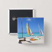 カヤック、カタマランおよびKayaks|のキューバのビーチ 缶バッジ (正面&裏面)