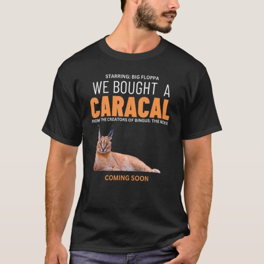 カラカルを買いました Big Floppa 猫のミーム Tシャツ (正面)