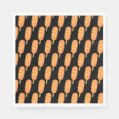 カラシとケチャップの付いたコーン犬 スタンダードランチョンナプキン (正面)