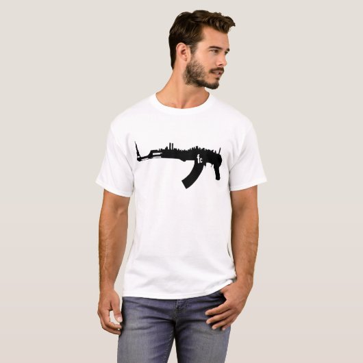 カラシニコフ自動小銃NYのスカイライン Tシャツ (正面フル)