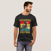 カラスがコーヒーを飲むHello+Darkness+My+Old+Friend Meme Tシャツ (正面フル)
