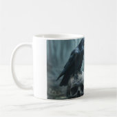 カラスがゴシックメッセージでスカルに座っている コーヒーマグカップ (左)