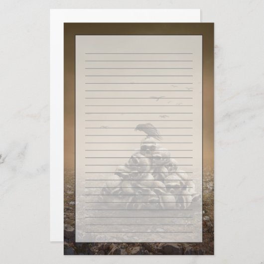 カラスが積み上げた彫刻の上に座る 便箋 (正面/裏面)