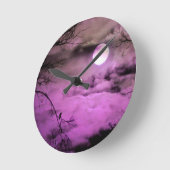 カラスが紫の夜を夢見る ラウンド壁時計 (傾斜)