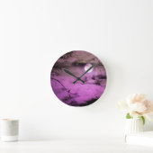 カラスが紫の夜を夢見る ラウンド壁時計 (ホーム)