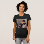 カラスが「The Raven」を読む面白グッズ Tシャツ (正面フル)