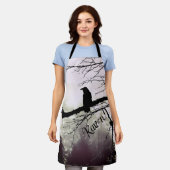 カラスで霧の中の木 エプロン (着用した状態)