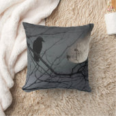 カラスとぼんやりした古い月 クッション (ブランケット)