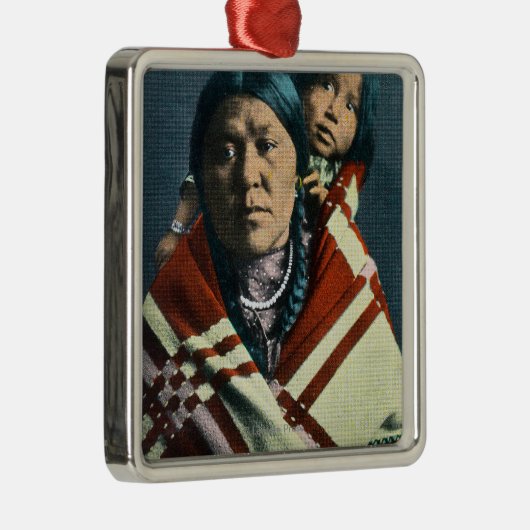 カラスのインディアンマドンナおよび子供 メタルオーナメント (右)