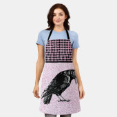 カラスまたはカラスのハロウィーンピンクと黒 エプロン (着用した状態)