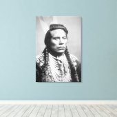 カラス族のカーリー、カスターの斥候の一人 キャンバスプリント (インサイチュ (ウッドフロア))