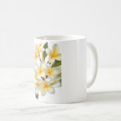 カラチフラワーマグ – エレガントプルメリアフローラ コーヒーマグカップ (正面右)