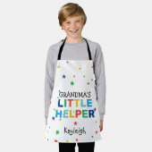 カラフルおばあちゃんの小さなヘルパー |キッズ名 エプロン (着用した状態)