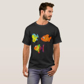 カラフルでおもしろい魚の群れ Tシャツ (正面フル)