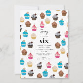 カラフルでかわいいカップケーキのパターンキッズ誕生日パーティー 招待状 (正面)