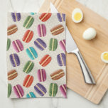 カラフルでかわいいMacaroonsパターン キッチンタオル<br><div class="desc">パステル調の正気でない背景のカラフルな倒れかけたmacaroonsパターン。</div>