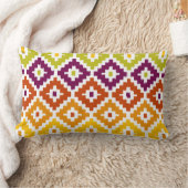 カラフルでアステカな種族のプリントのイカットのダイヤモンドパターン ランバークッション (ブランケット)