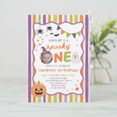 カラフルでスプーキーなハロウィンの写真 初めての誕生日 招待状 (スタンド正面)